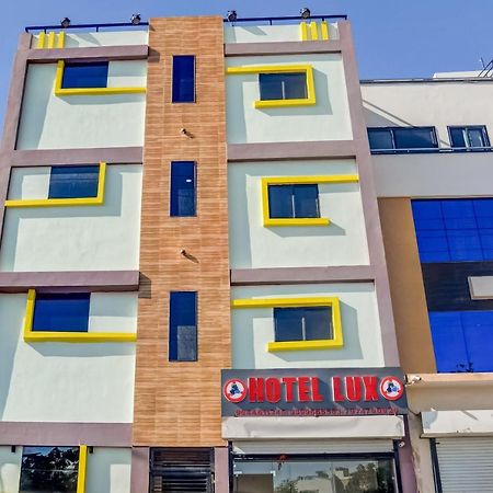 Spot On 76764 Hotel Lux Indore Esterno foto