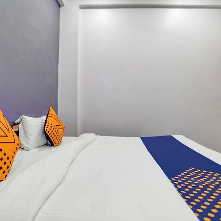 Spot On 76764 Hotel Lux Indore Esterno foto