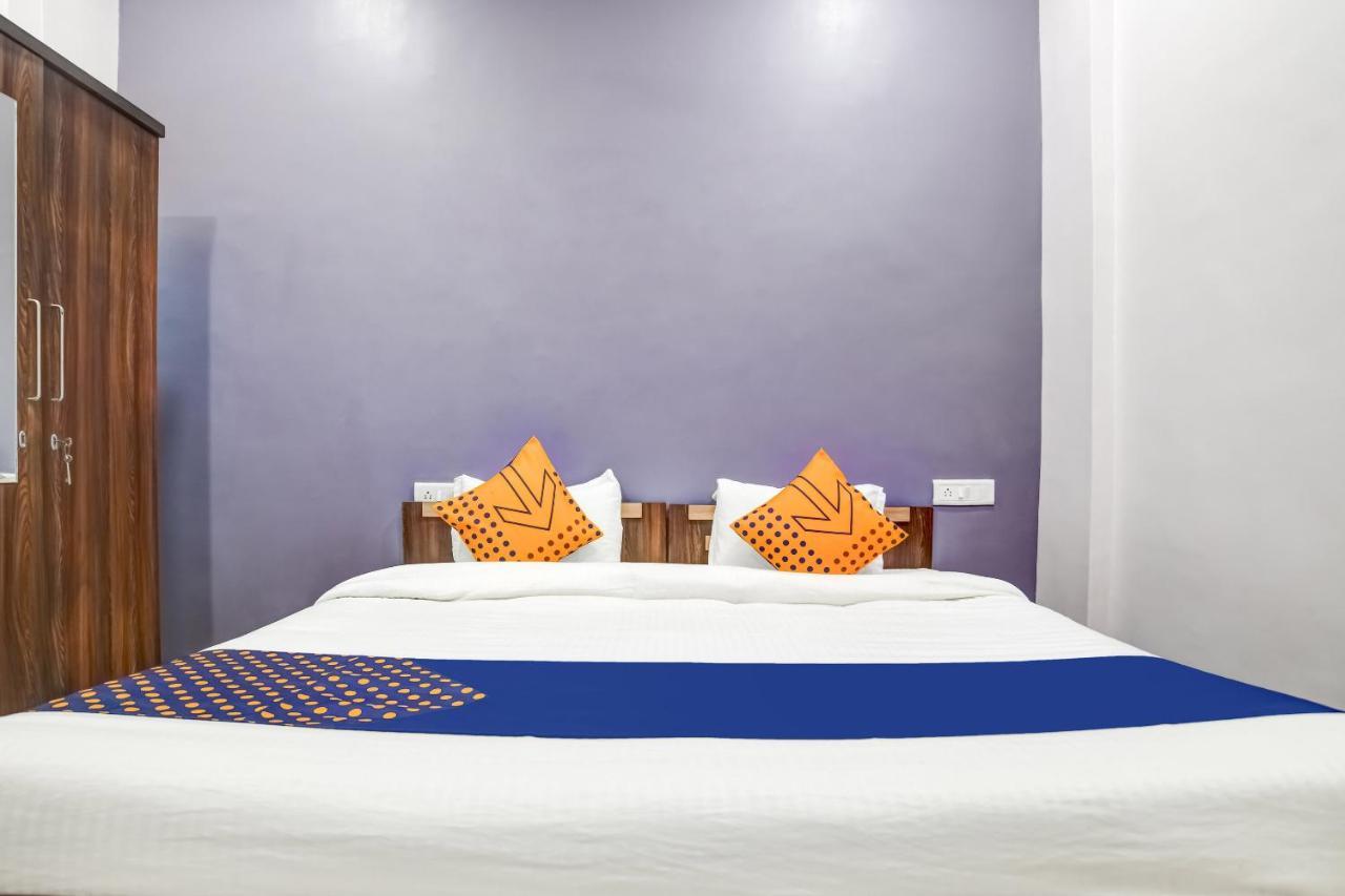 Spot On 76764 Hotel Lux Indore Esterno foto