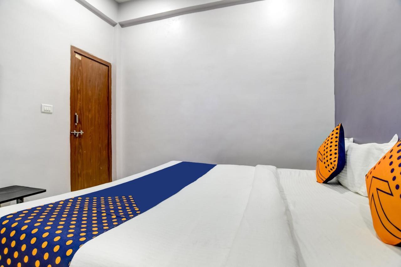 Spot On 76764 Hotel Lux Indore Esterno foto