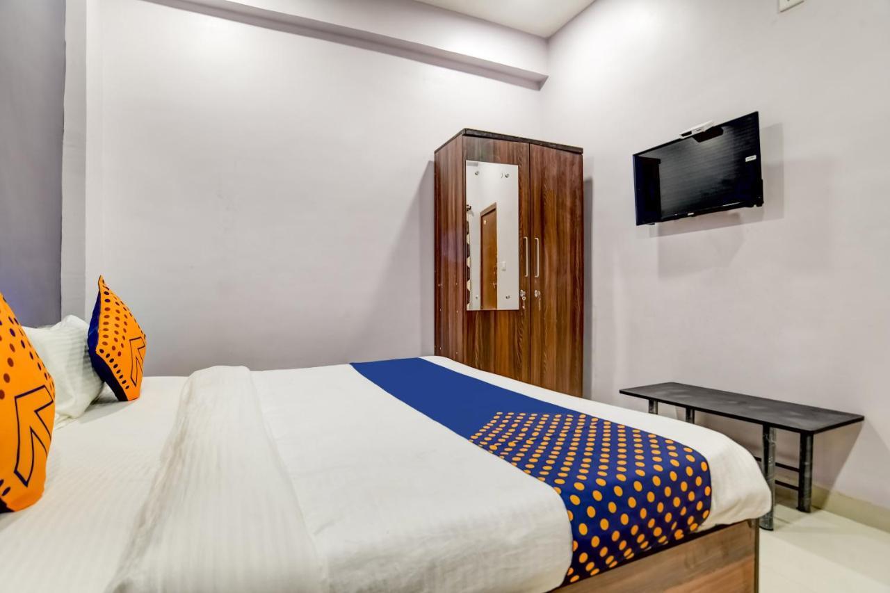 Spot On 76764 Hotel Lux Indore Esterno foto