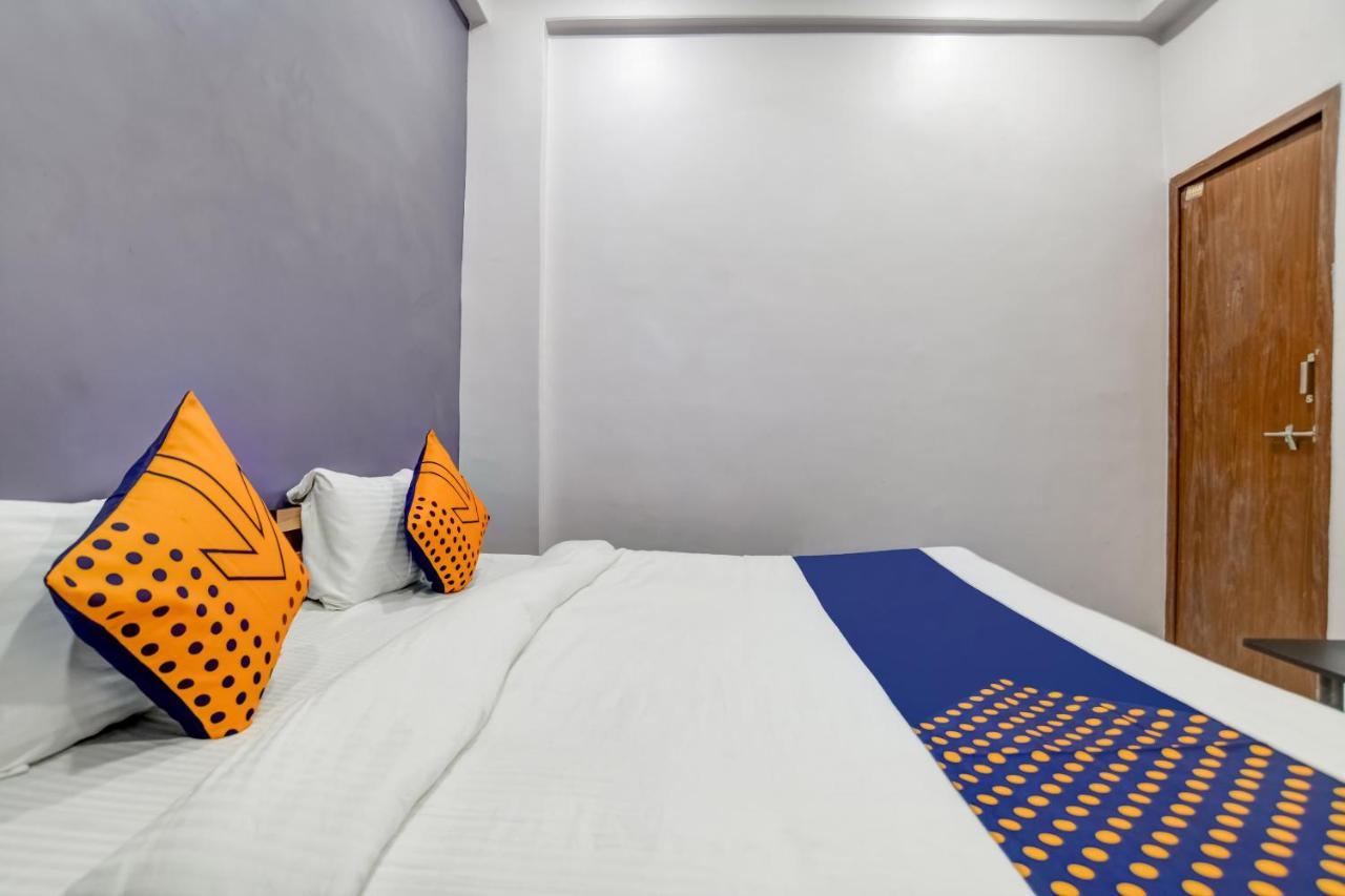 Spot On 76764 Hotel Lux Indore Esterno foto