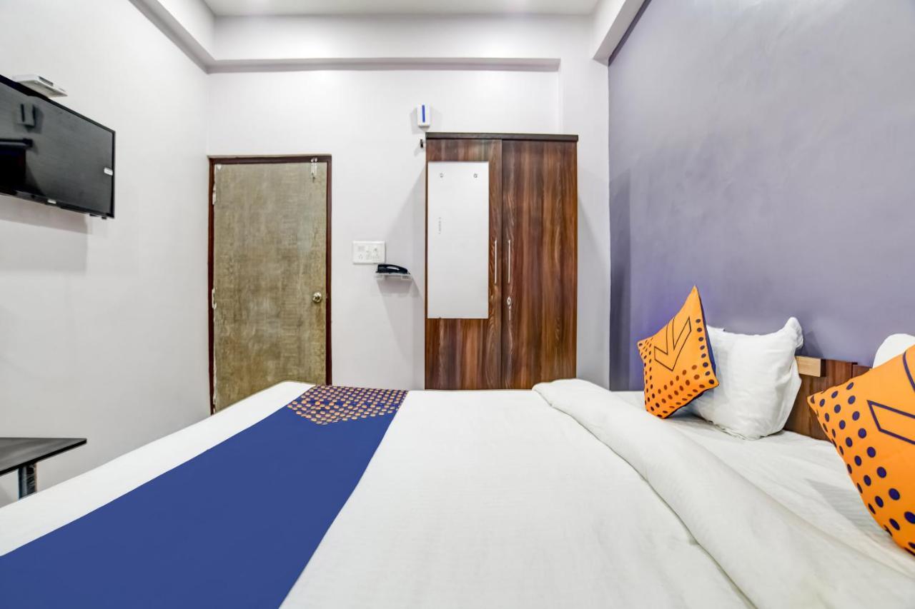 Spot On 76764 Hotel Lux Indore Esterno foto