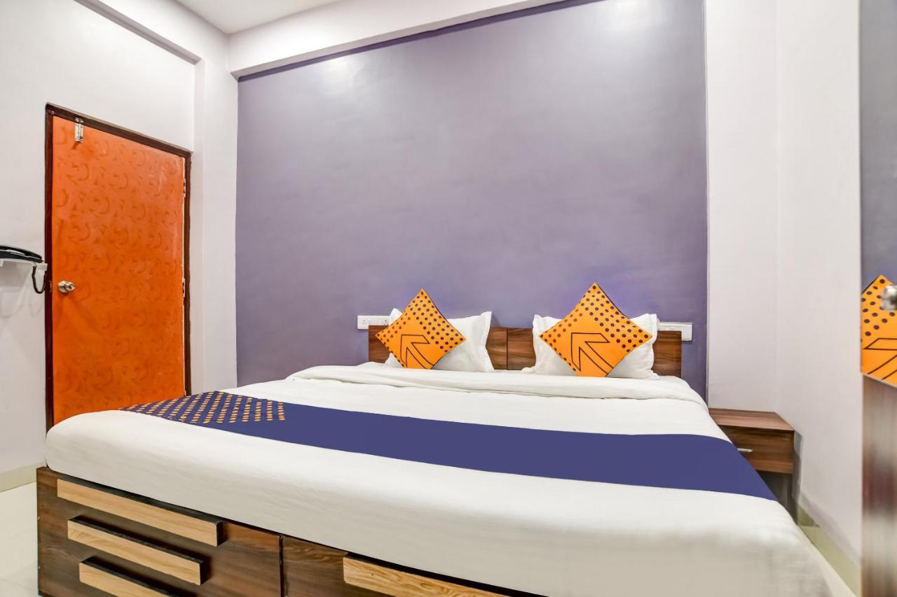 Spot On 76764 Hotel Lux Indore Esterno foto
