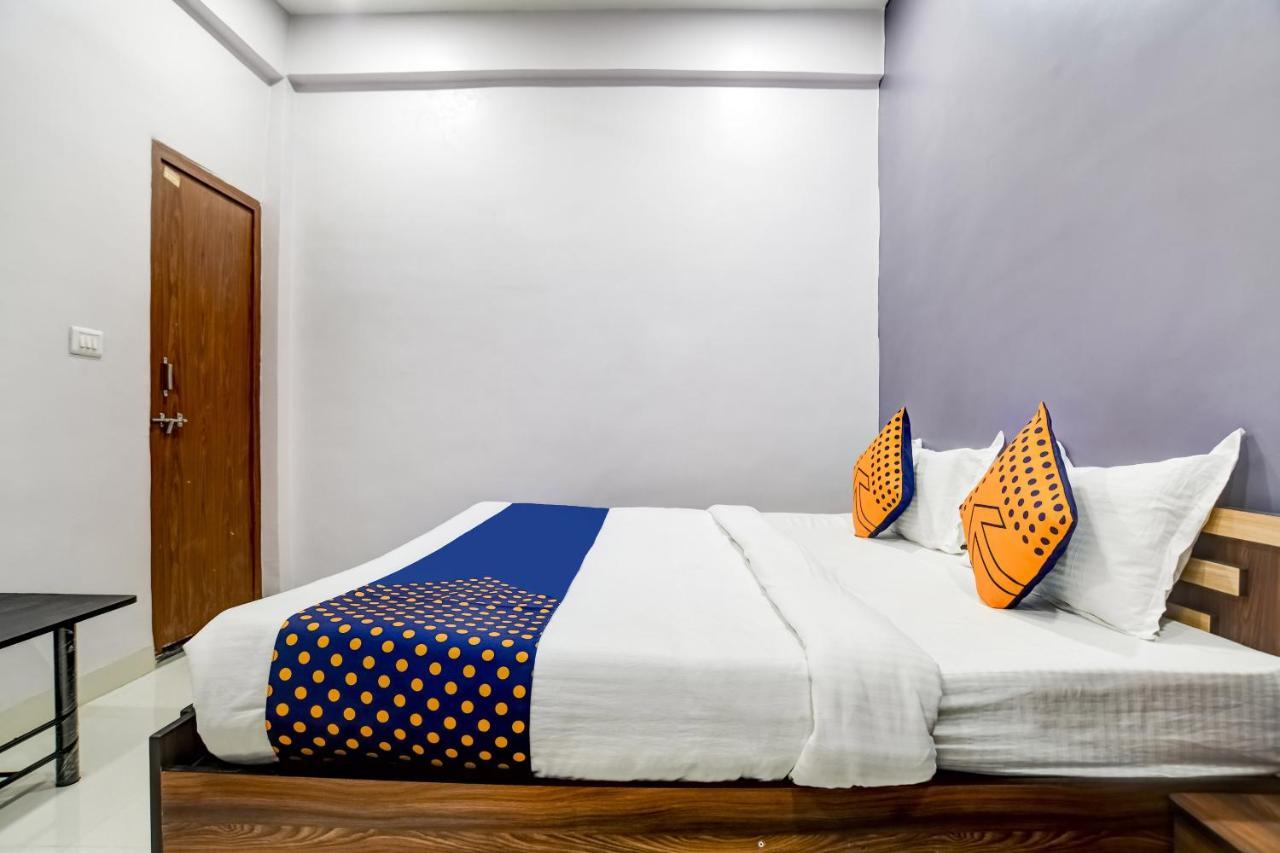 Spot On 76764 Hotel Lux Indore Esterno foto