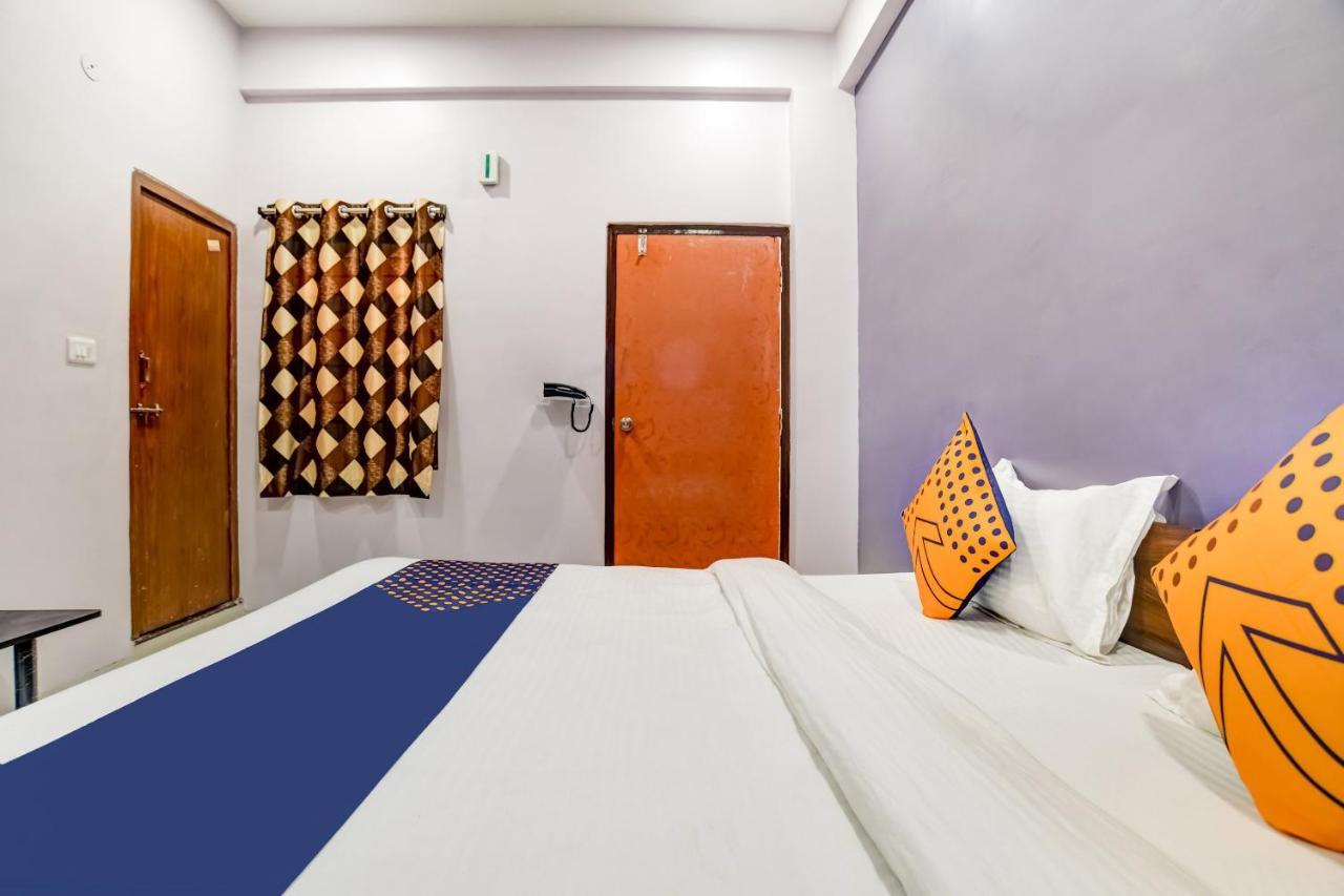 Spot On 76764 Hotel Lux Indore Esterno foto