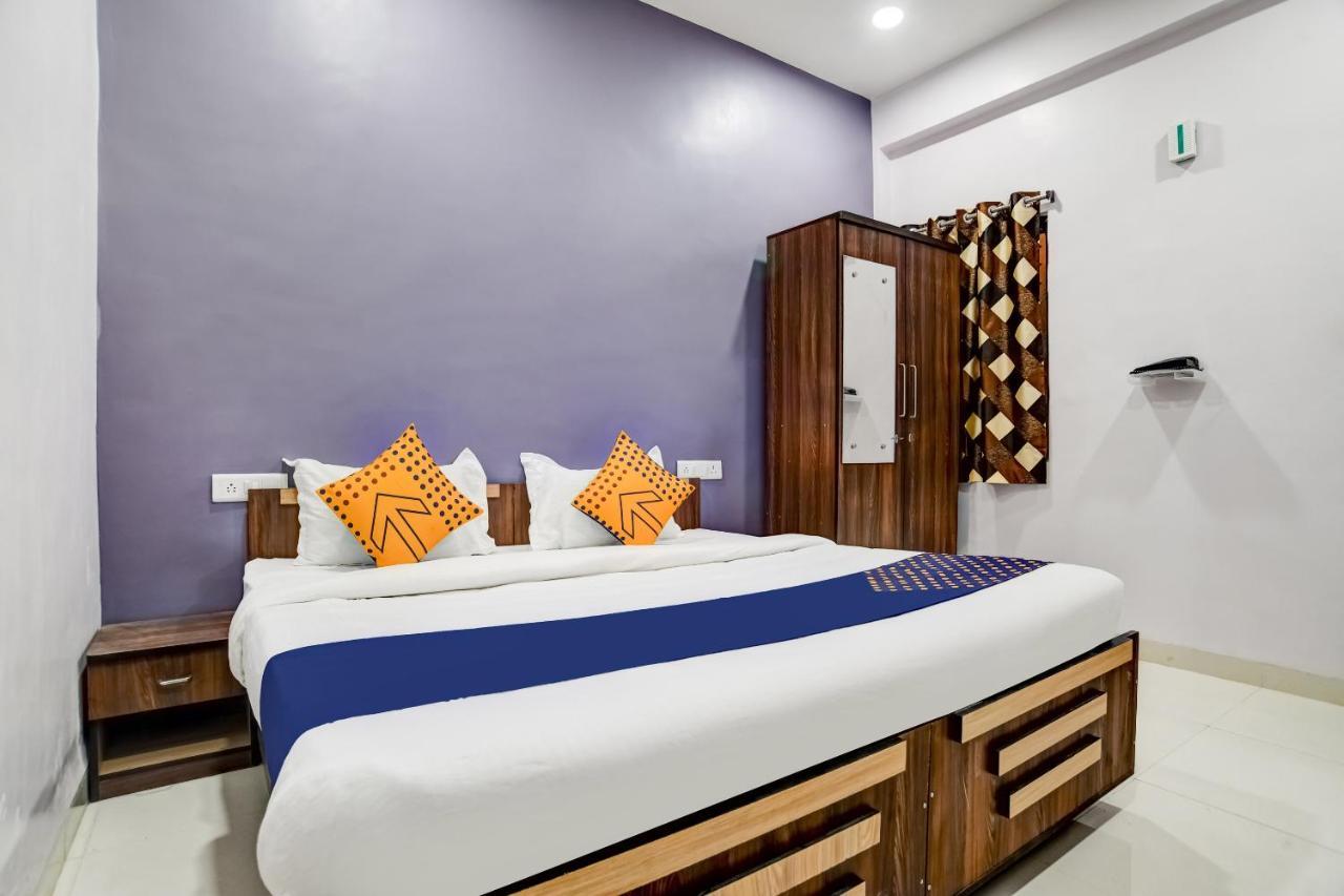 Spot On 76764 Hotel Lux Indore Esterno foto