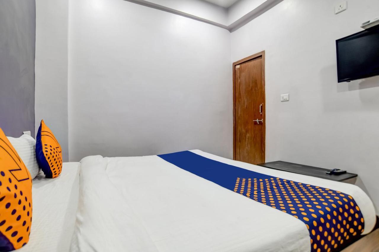 Spot On 76764 Hotel Lux Indore Esterno foto