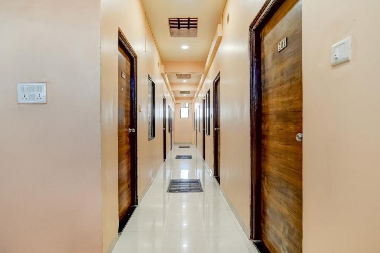 Spot On 76764 Hotel Lux Indore Esterno foto