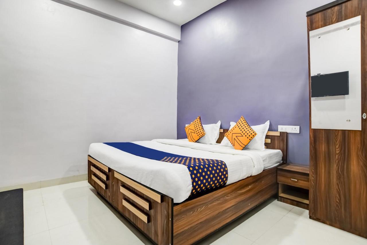Spot On 76764 Hotel Lux Indore Esterno foto